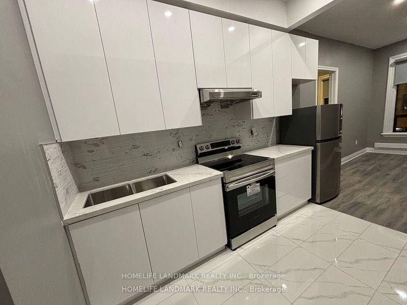 Newer Renovation One Bedrooms Apartment, Shopping, Art Galleries, Gladstone Hotel, The Drake, Restaurants.