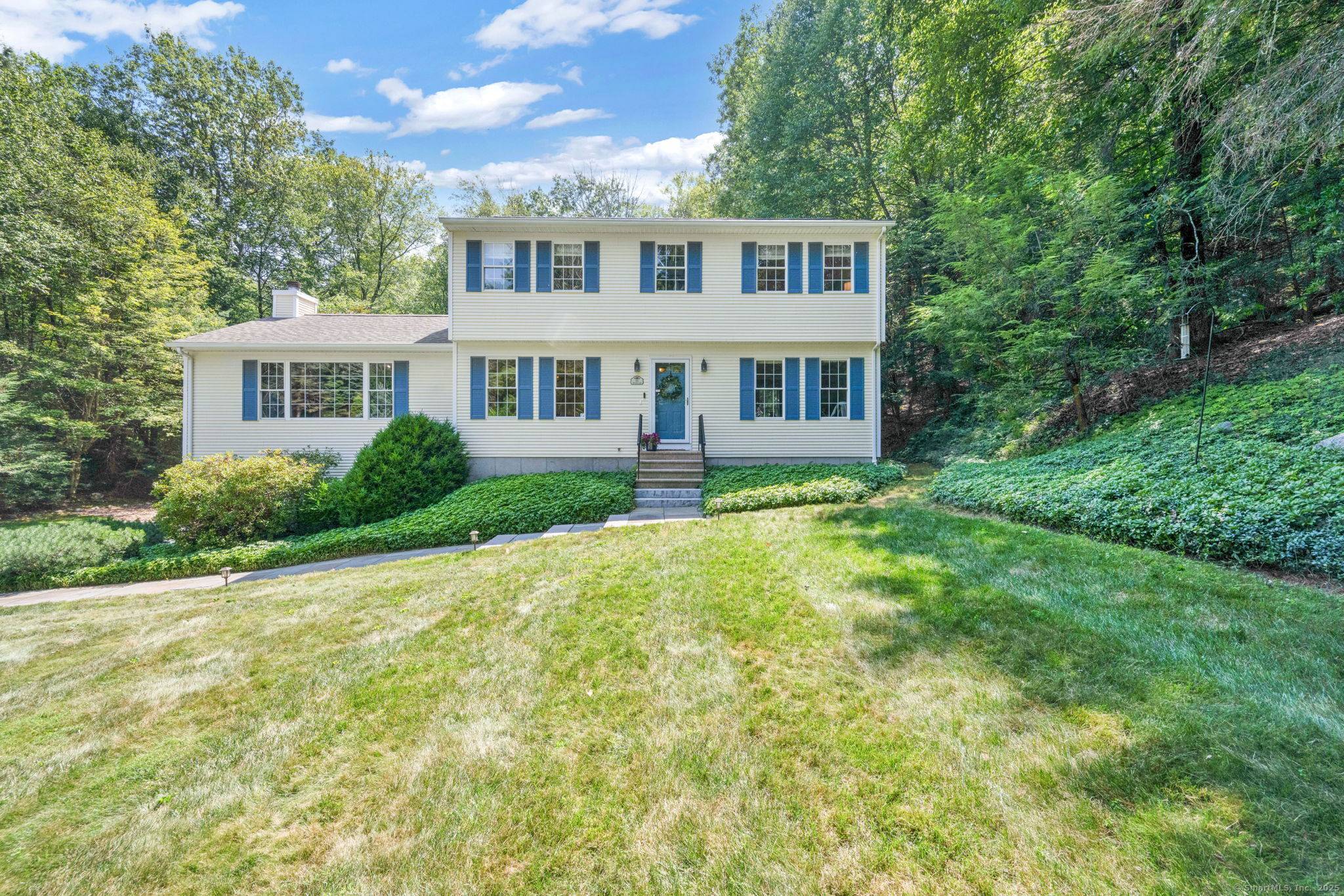 Welcome to this stunning Colonial set on 2.