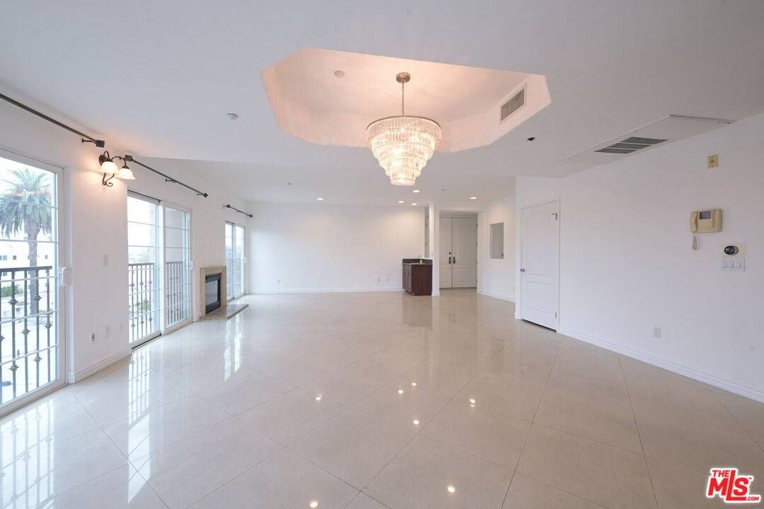 8555 Cashio St 3BR Beverlywood La