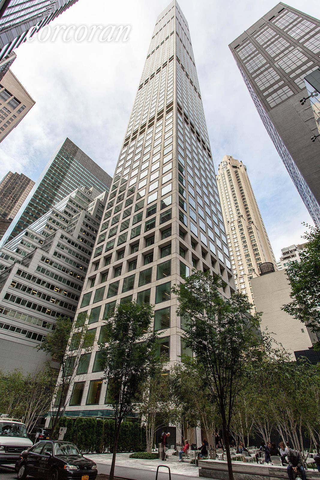 Shown by Appointment 432 Park Avenue is recognized as the premier condominium for the discerning purchaser looking for the best that New York City has to offer.