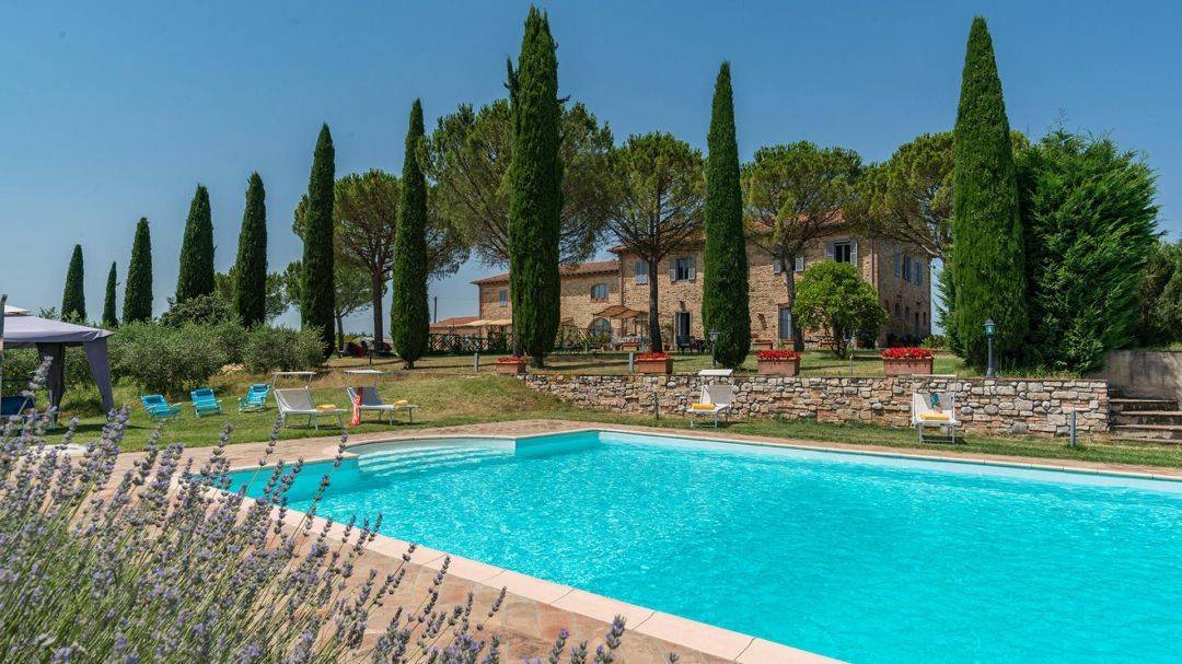 Tuscany Luxury Hotels, relais, resorts, boutique hotels and charming accommodations in Toscana, Arezzo, holiday house, farm for sale near Cortona
