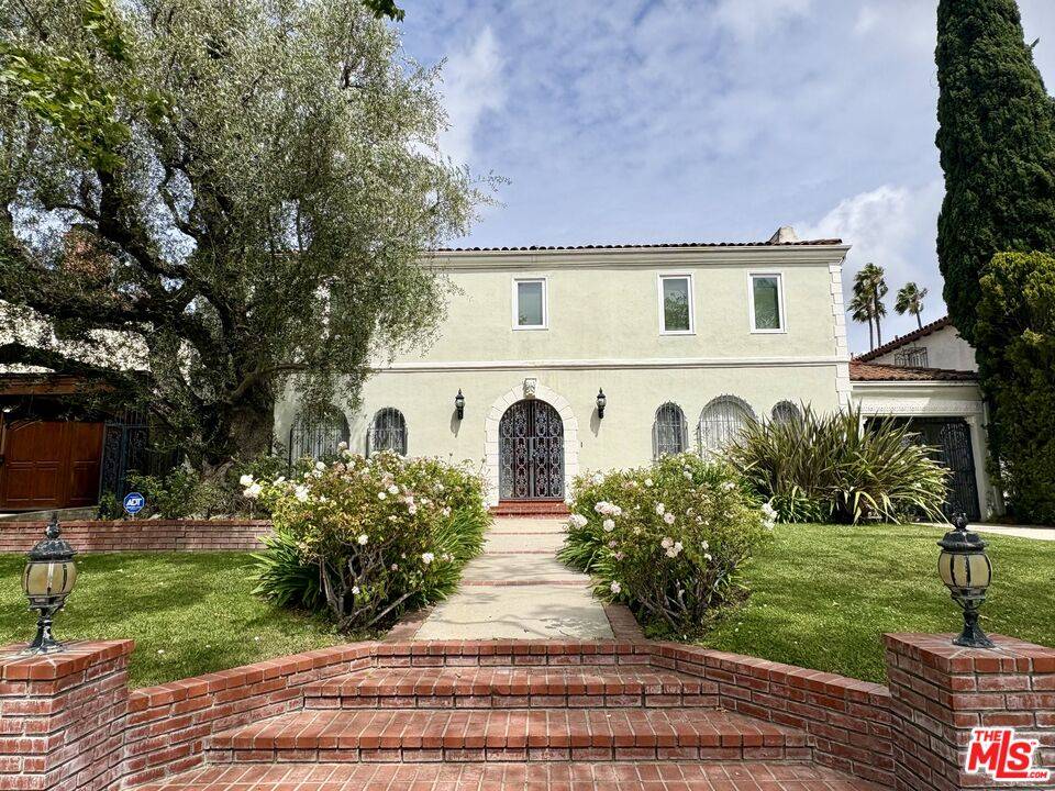 414 N Las Palmas Ave 4BR Mid Wilshire La