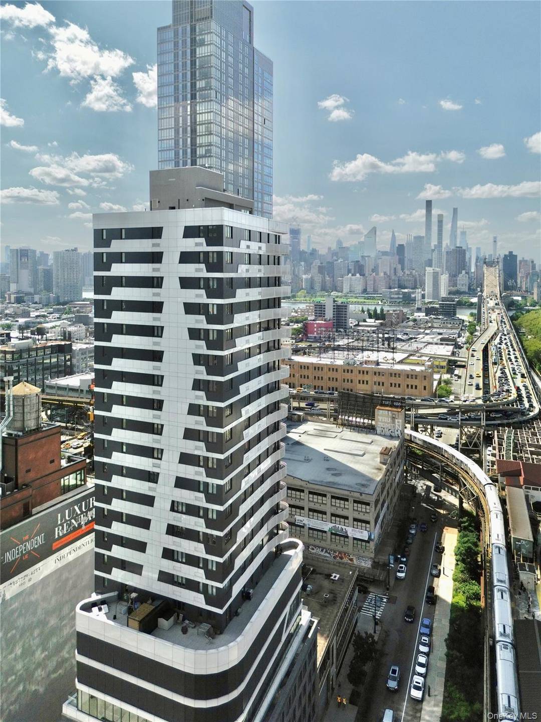 Experience urban luxury at its finest with this exceptional 1 Bedroom, 1 Bathroom Duplex, located within one of Long Island City s newest and most prestigious Condominiums !