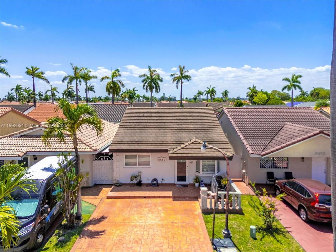 Beautiful 3 bedroom, 2 bath home in the heart of Hialeah Gardens !