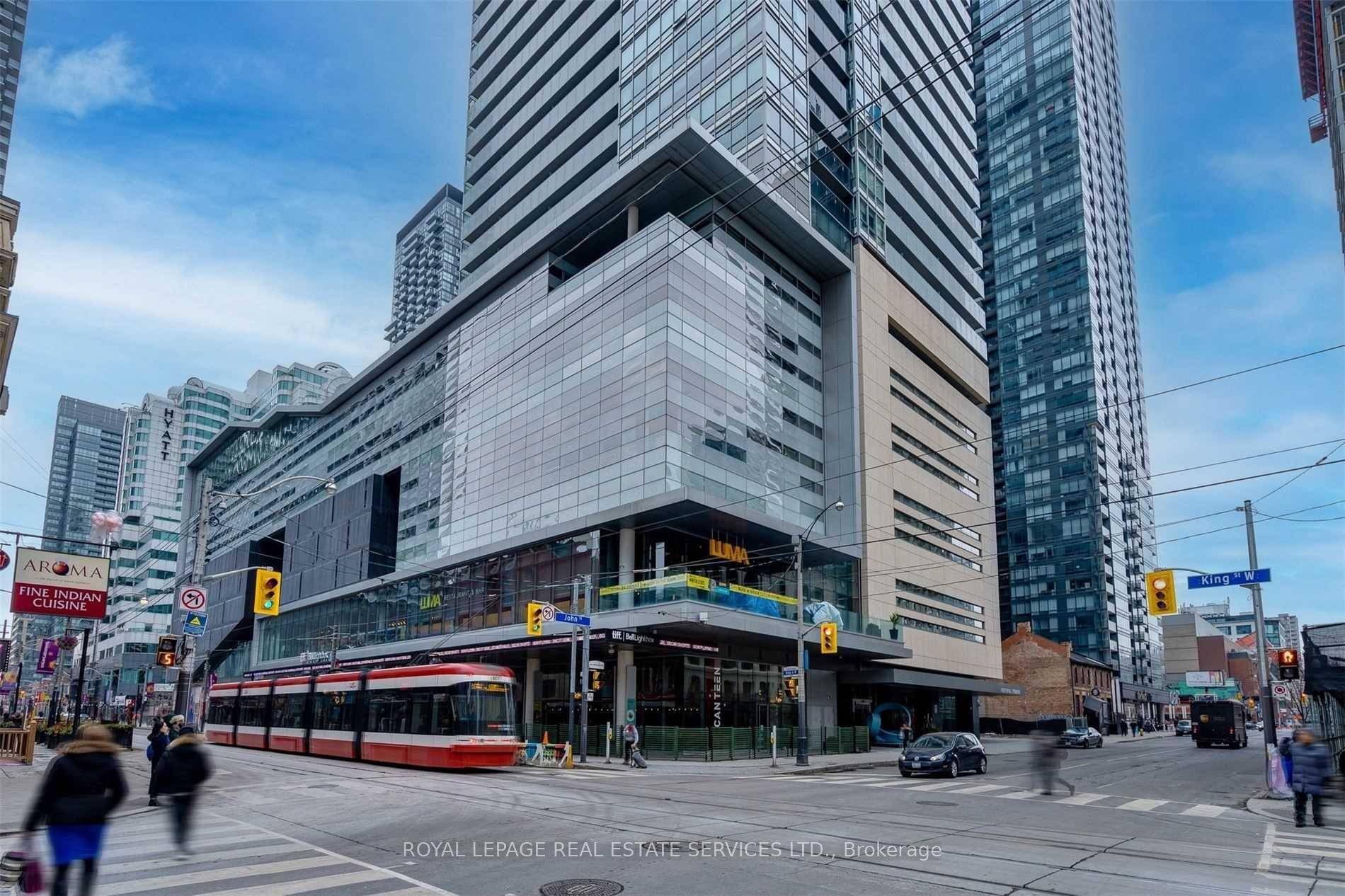 Festival Tower Luxury Corner Suite With Iconic City amp ; Lake Views.