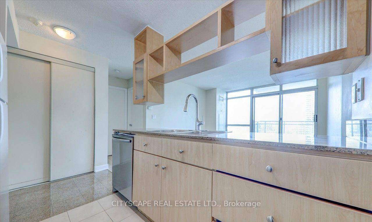 PARKING LOCKER ALL UTILITIES INCLUDED IN RENT !