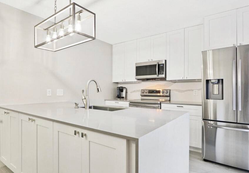 GORGEOUS renovated townhome in Lakes at the Bluffs with private fenced patio where you can relax amp ; enjoy outdoor living, bbq's and entertain friends.