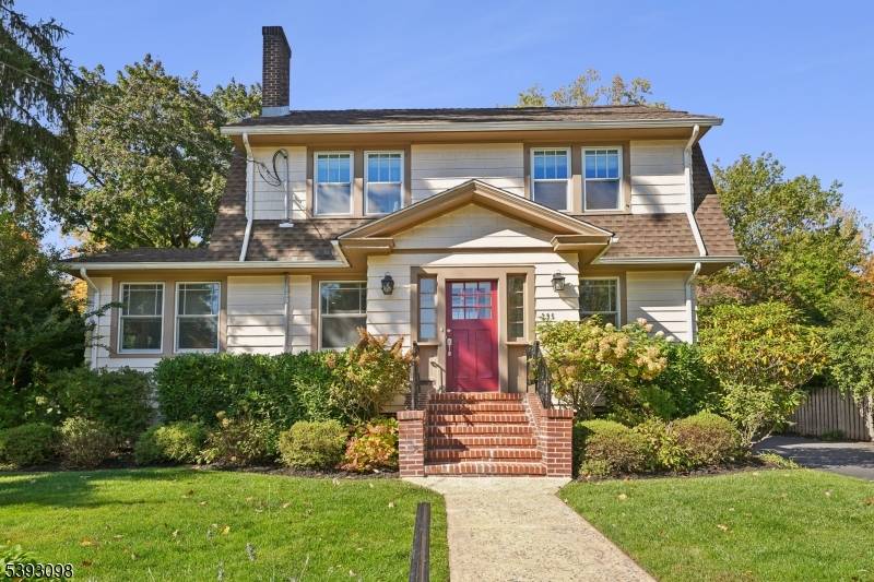 Location and Lifestyle the ultimate Home Sweet Home in Soma.