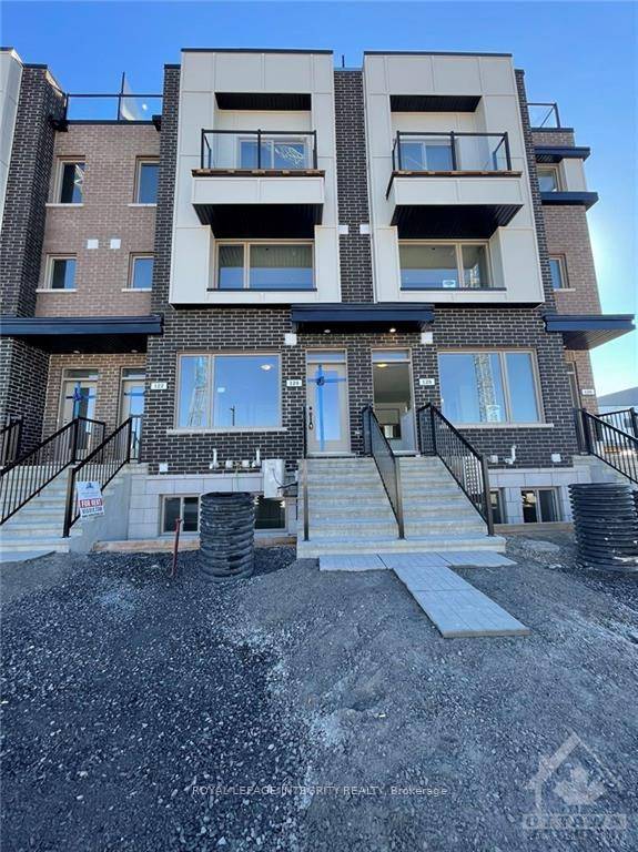 Located at 124 Michael Stoqua Street in the desirable Wateridge VillageRockcliffe, 3 storeys stacked townhouse for rent with 2 bedrooms 2 bathrooms 1 outdoor parking spot.