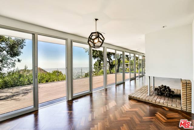 2433  SOLAR DR Hollywood Hills East LA