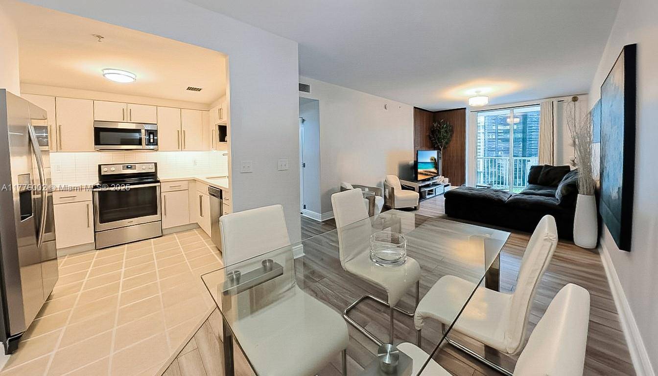 Amazing walk to everything Beautiful and bright 2 bed 2 bath with oversized 260 SqFt terrace and stunning east facing views of the Brickell skyline and pool deck.