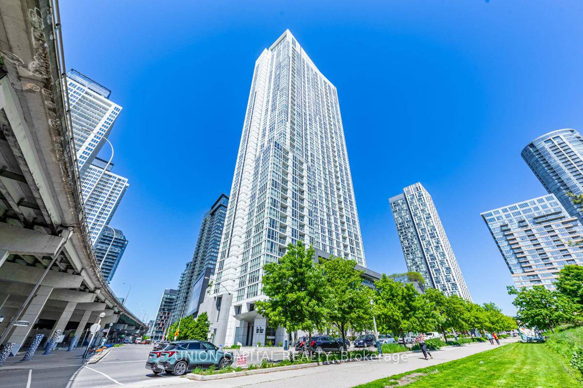 Luxurious 1 Bedroom Condo With Bright Sw Lake View.