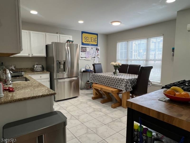 This bright spacious 3 bed 2.