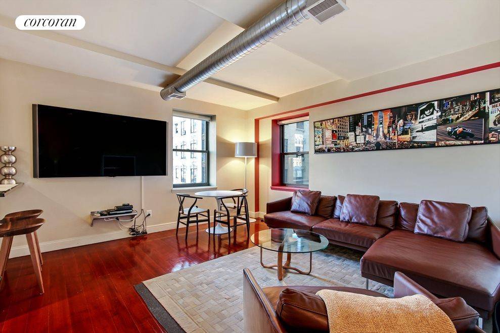Five star service awaits you at the renowned Level Club condominium !