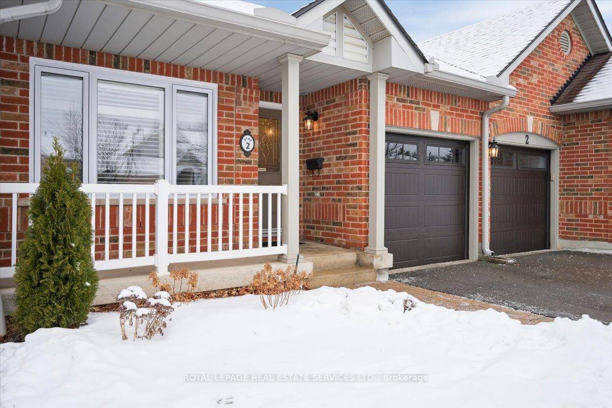Welcome to this highly desirable bungalow townhome featuring a DOUBLE CAR GARAGE amp ; double driveway in North Burlingtons Millcroft neighbourhood !