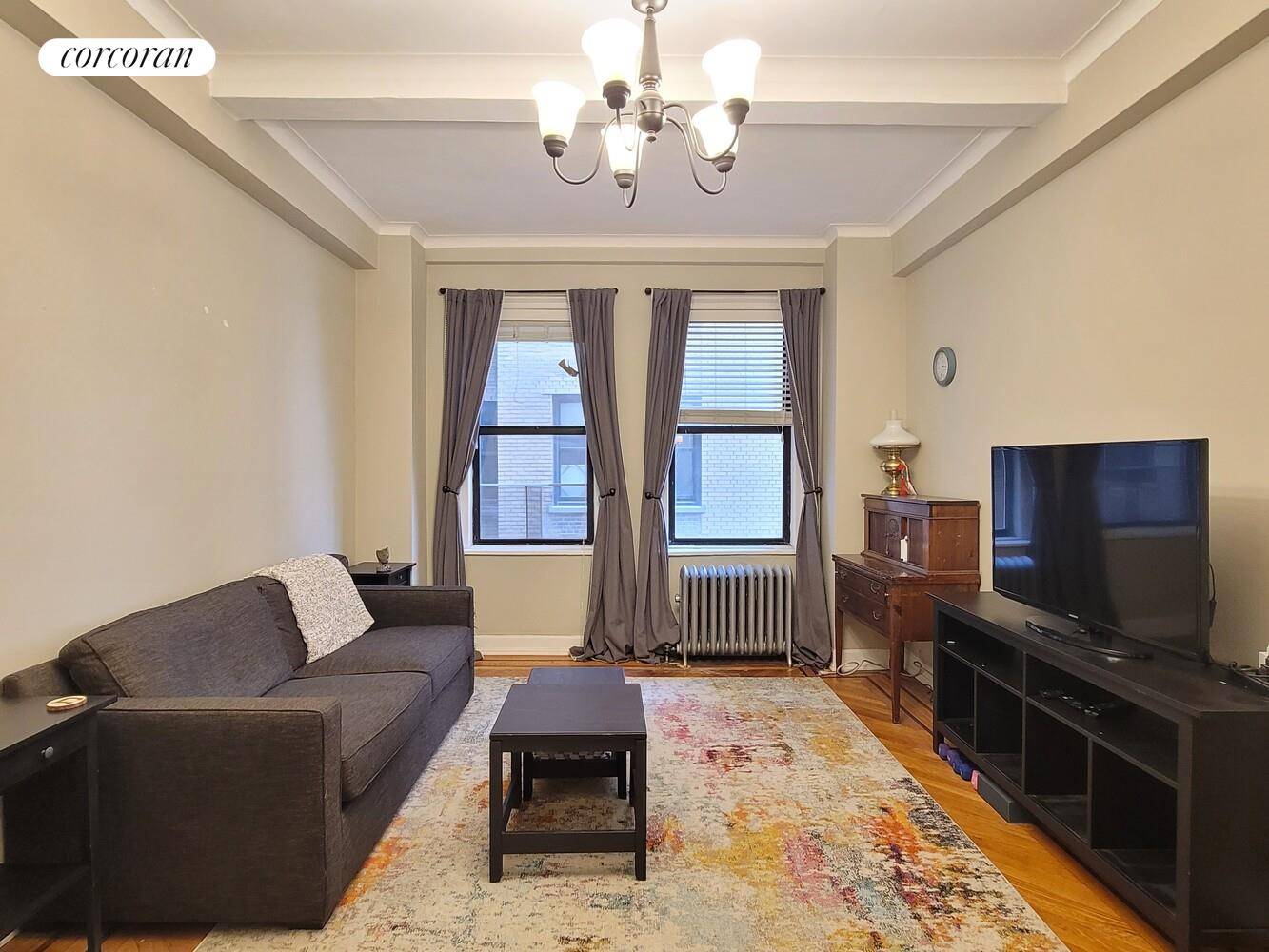 One of the most convenient corners of Manhattan with excellent service levels !