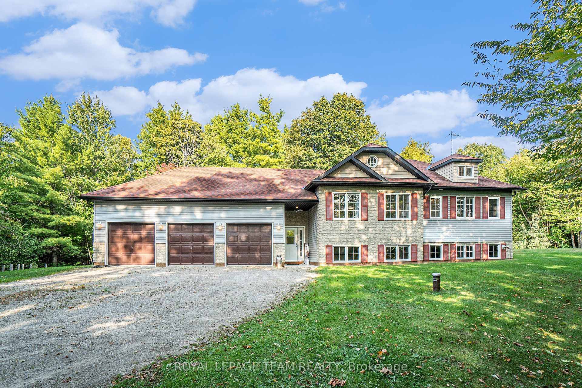 This private country home has space for it all !