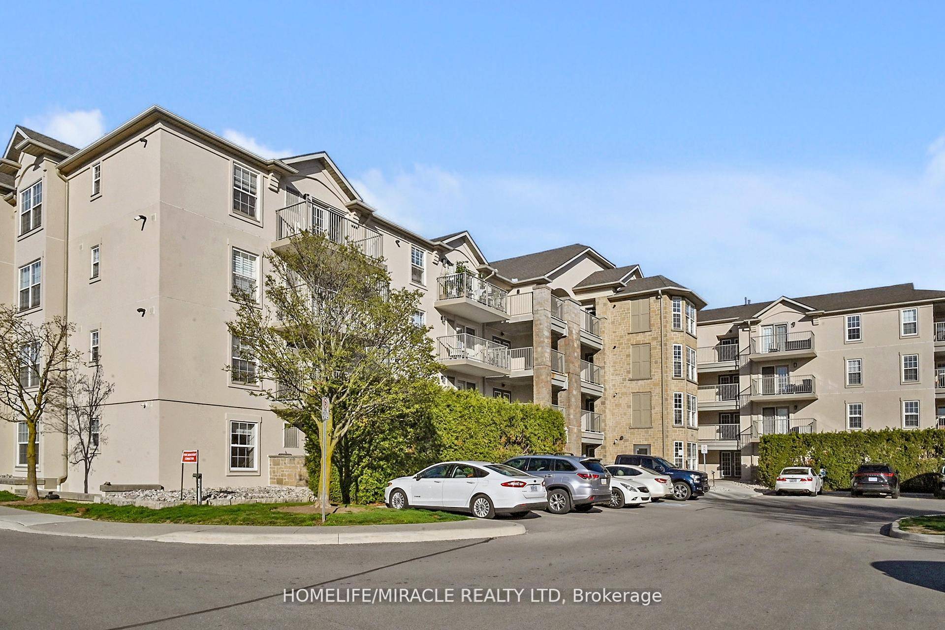 Gorgeous condo apartment in the heart of Oakville's most desirable amp ; prestigious Glen Abbey Community.