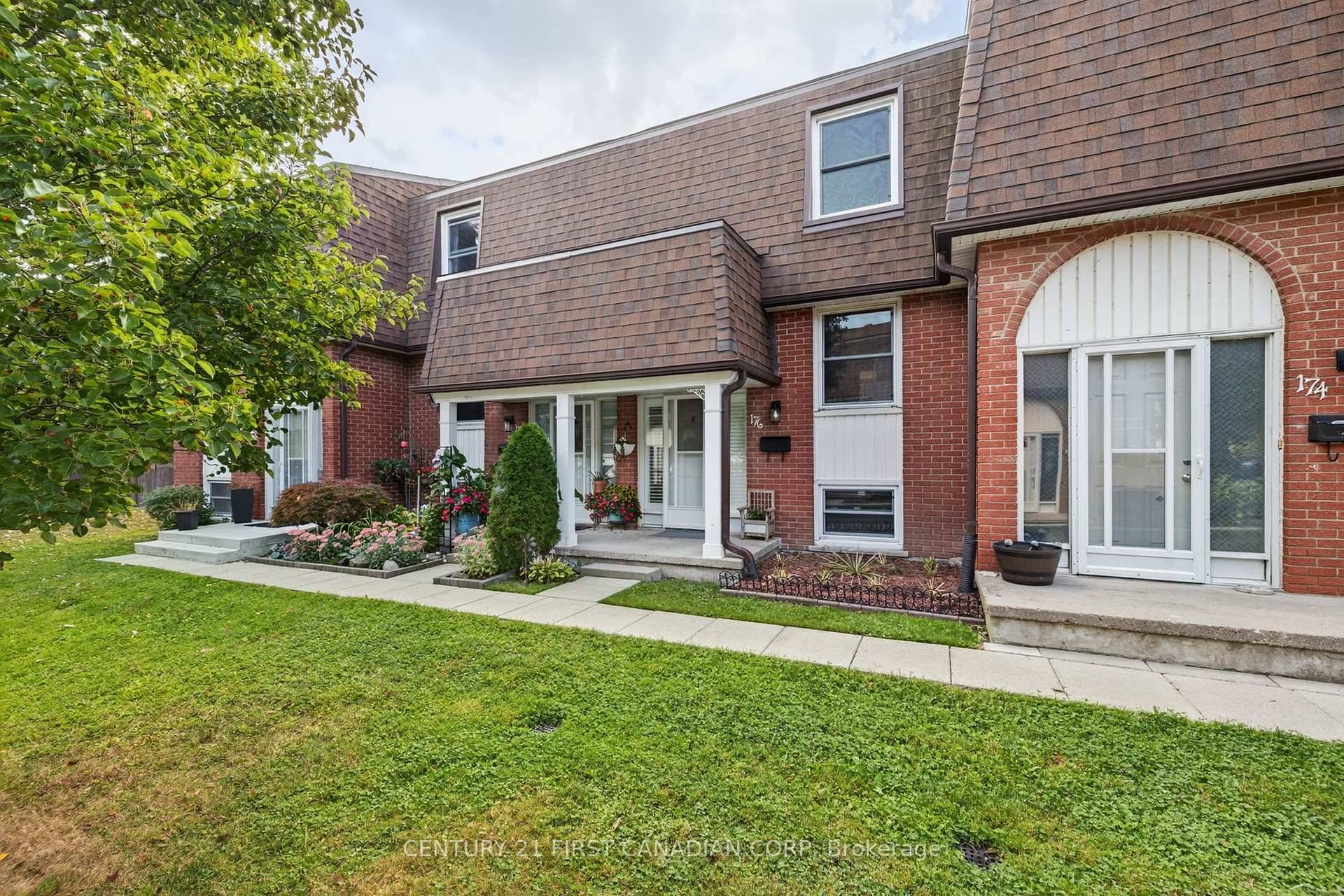 Rare opportunity to own uncommonly available townhome suites in Berkshire Villiage of south London !