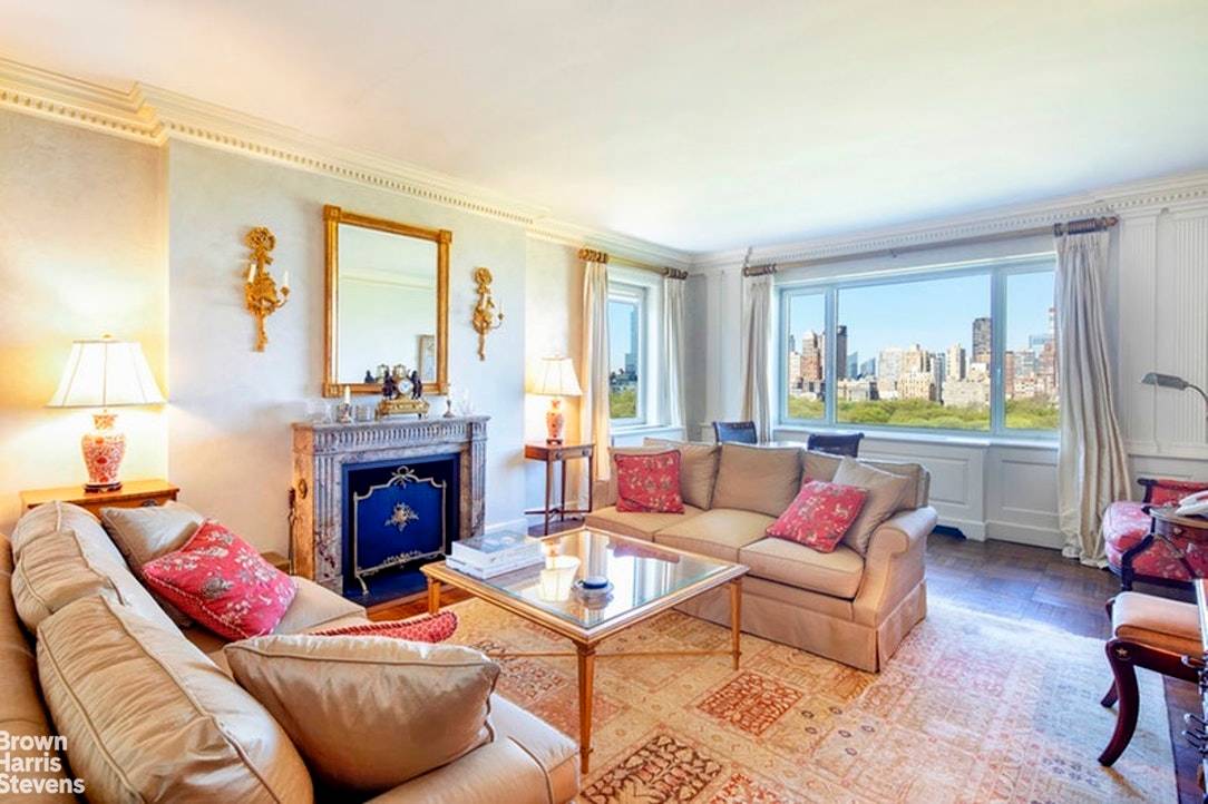 Fifth Avenue, Pre War Classic Building, High Floor, Panoramic 270 degree VIEWS.