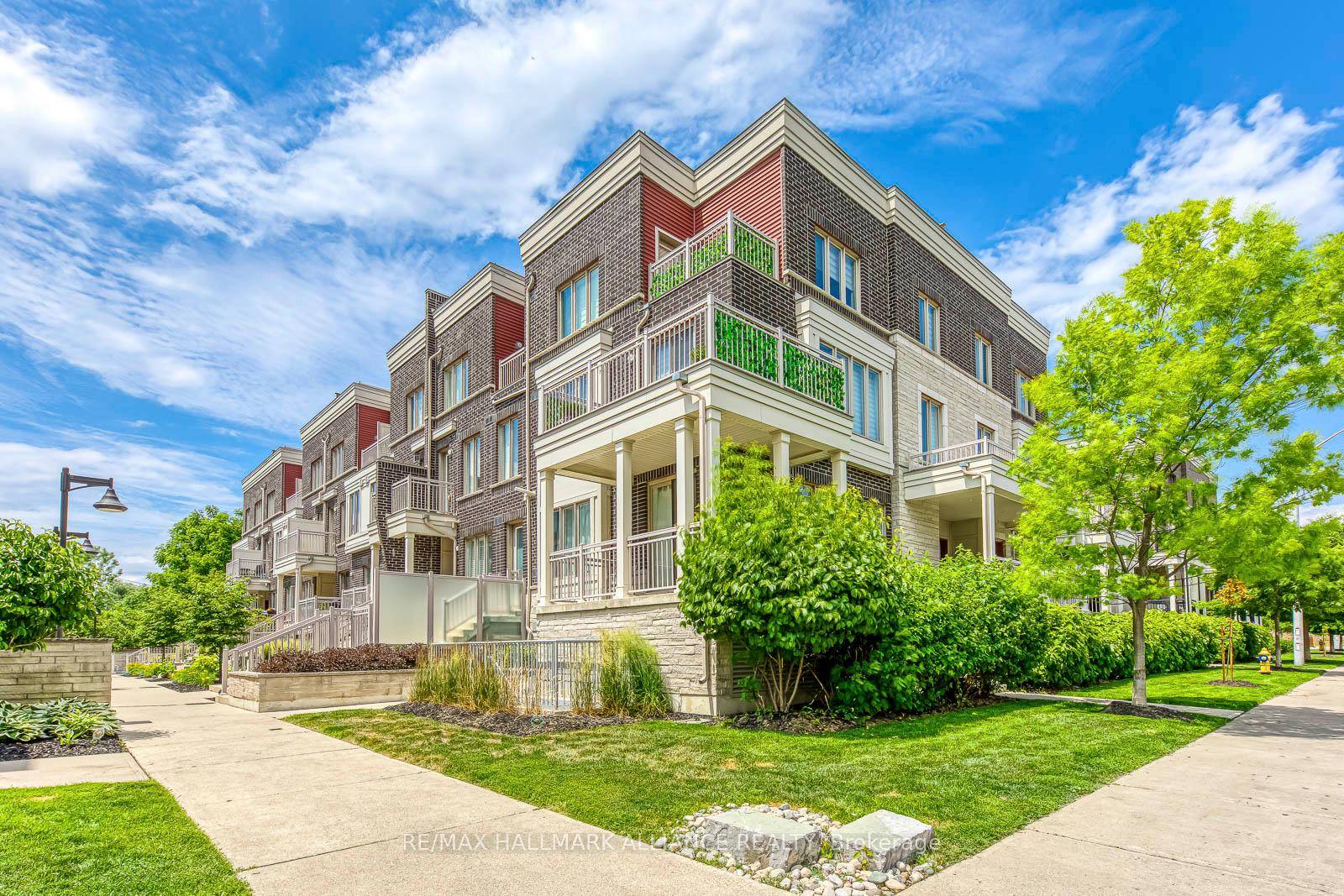Welcome to 18 140 Long Branch Avenue, An Exceptional, Rarely Offered, amp ; Highly Sought After North East Corner Suite Offering 3 Bedrooms amp ; 3 Bath, 1540 Sq.