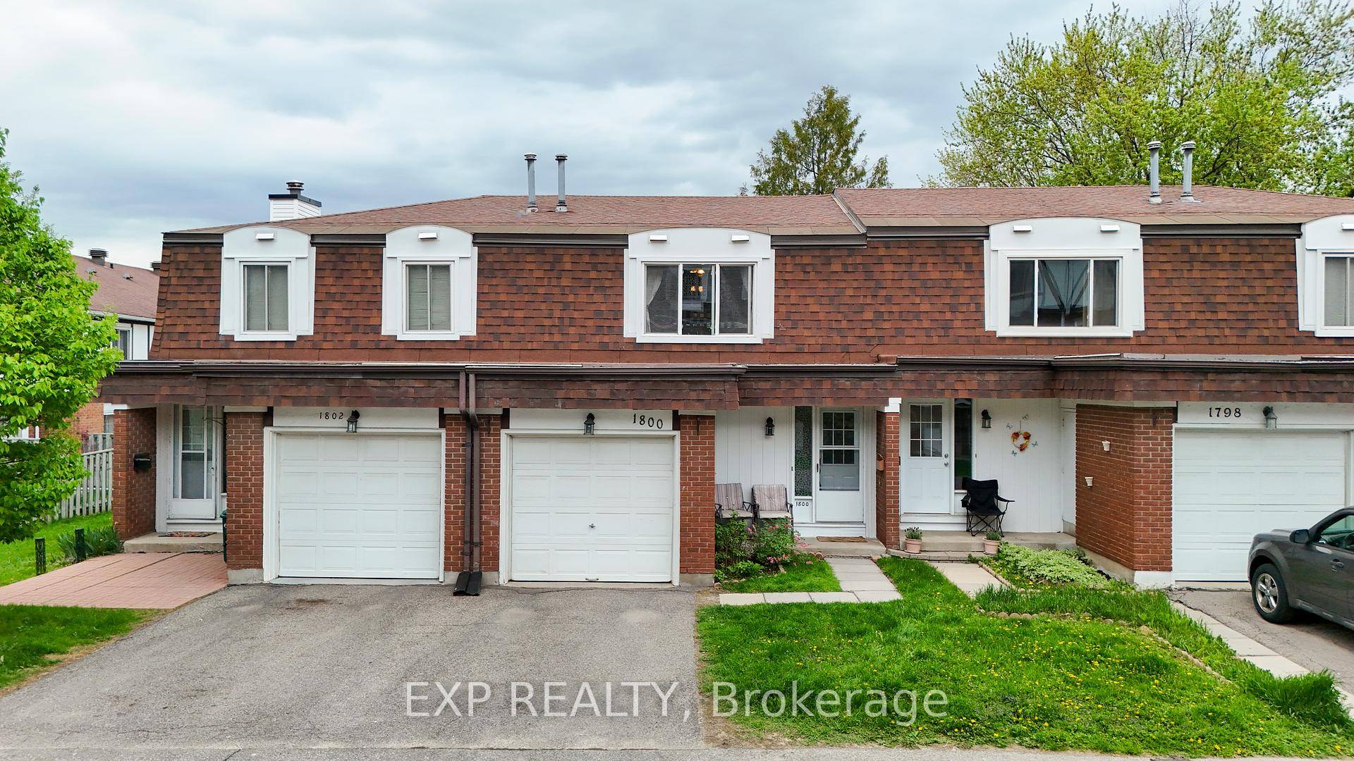 Welcome to your dream home in the vibrant community of Orleans !