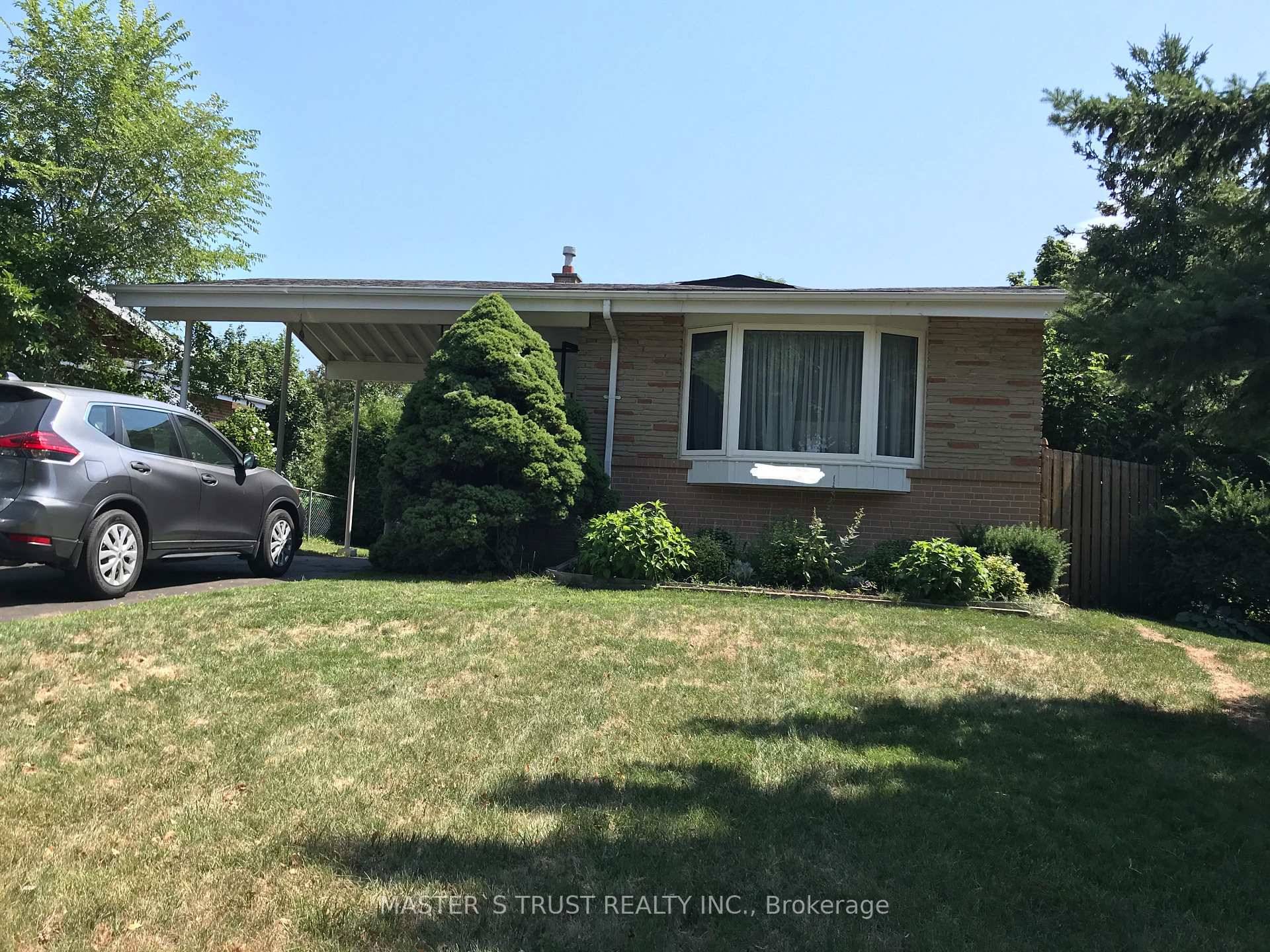Beautifully Renovated amp ; Bright 2 Bedrooms and 1 bathroom Lower Level Apartment In A Well Maintained Detached Bungalow.