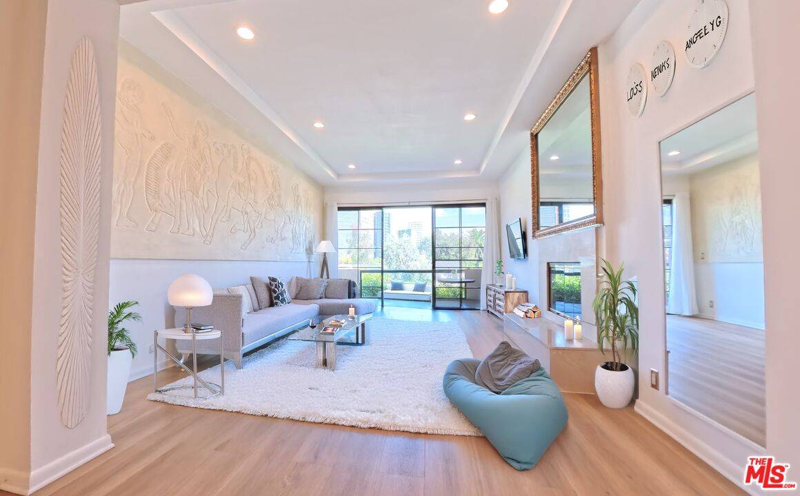 234 S Gale Dr 2BR Beverly Grove La