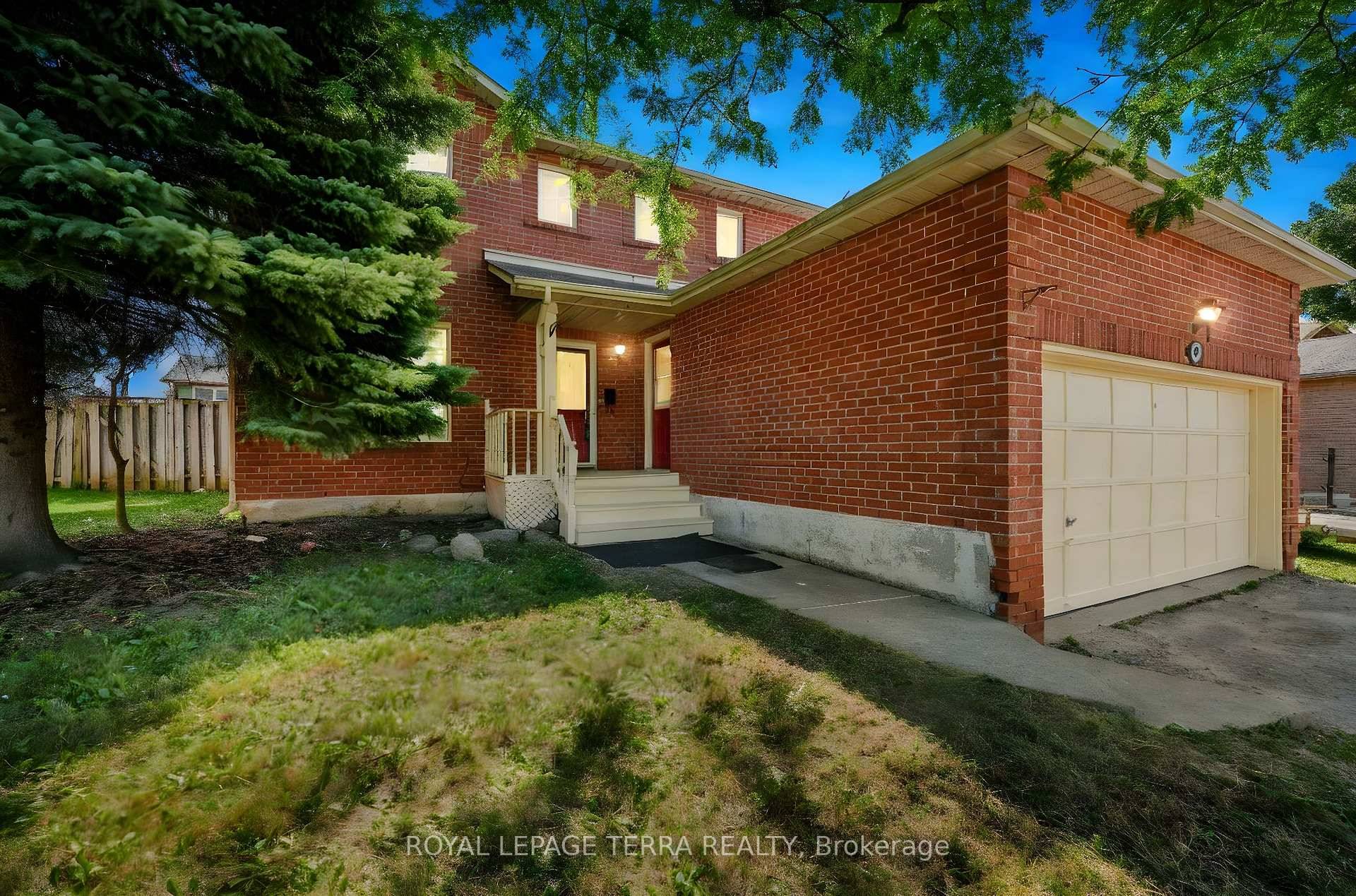 Welcome to this bright and charming detached home offering over 1782 sq.