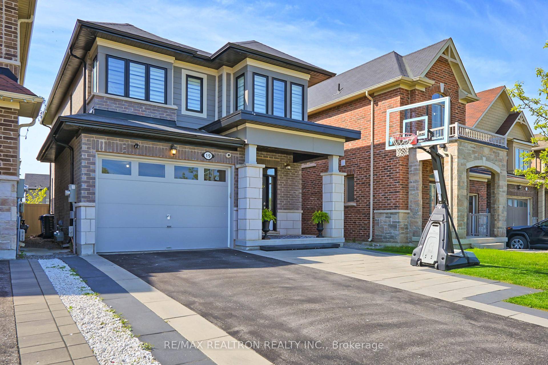 Welcome to this warm and inviting 7 year old, 4 bedroom, 3 bathroom detached home in sought after Sharon Village situated across from Conservation.