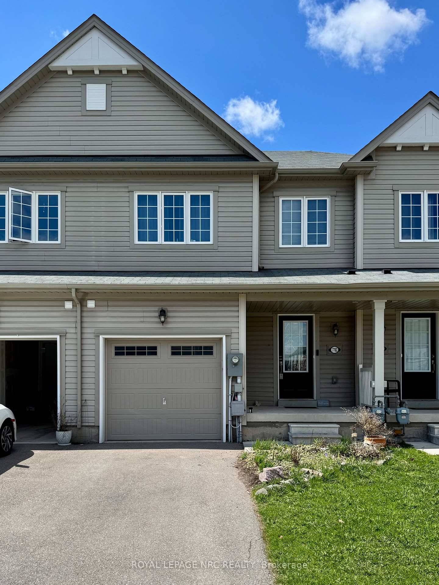 Welcome to 7782 White Pine Crescent !