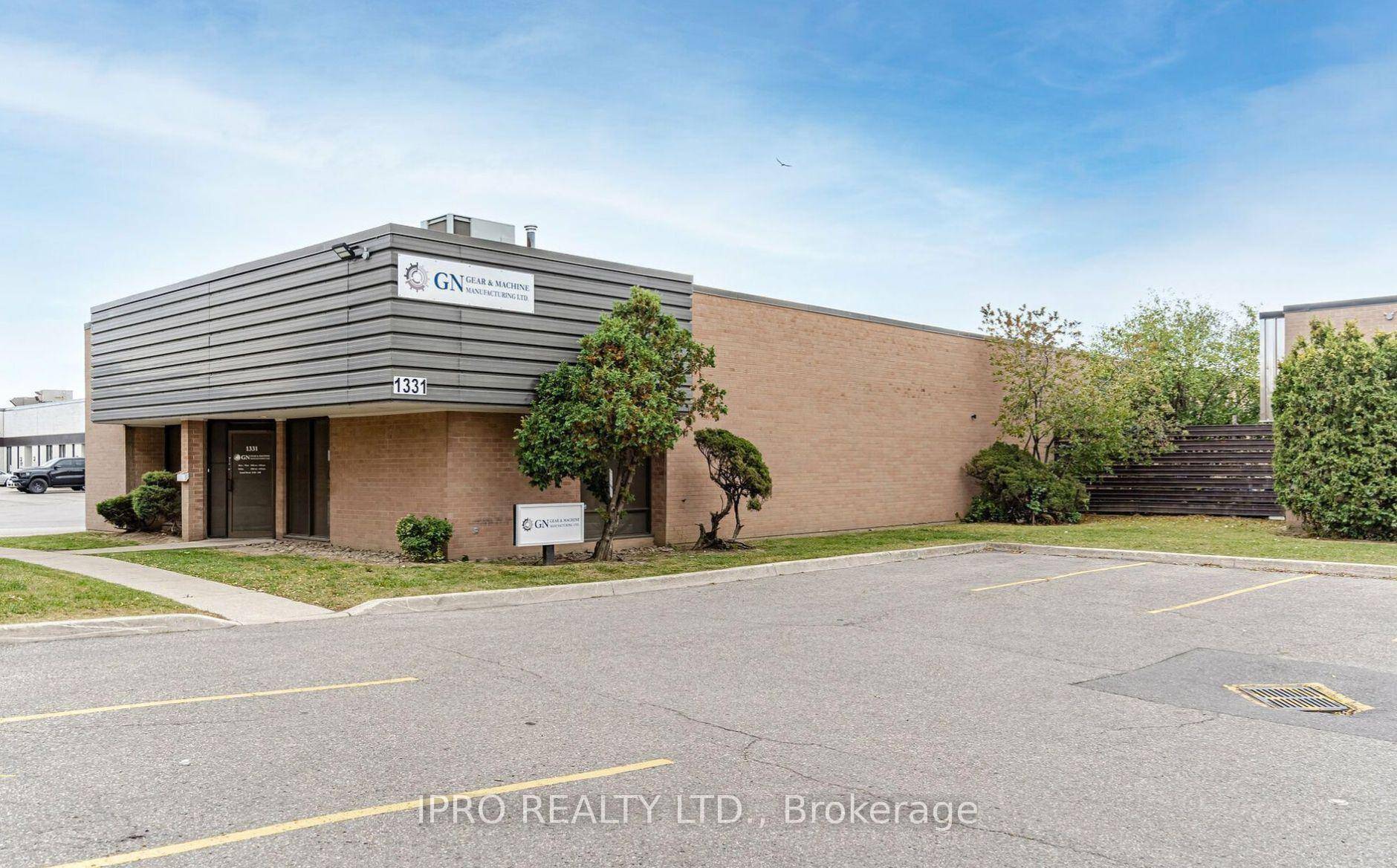 Rare opportunity to sublease a freestanding industrial condo in central Mississauga !