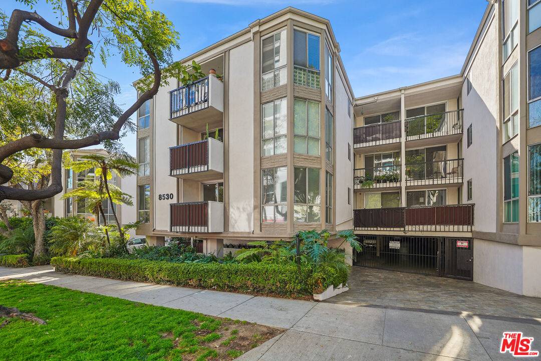 8530   Holloway Dr 2BR Sunset Strip La