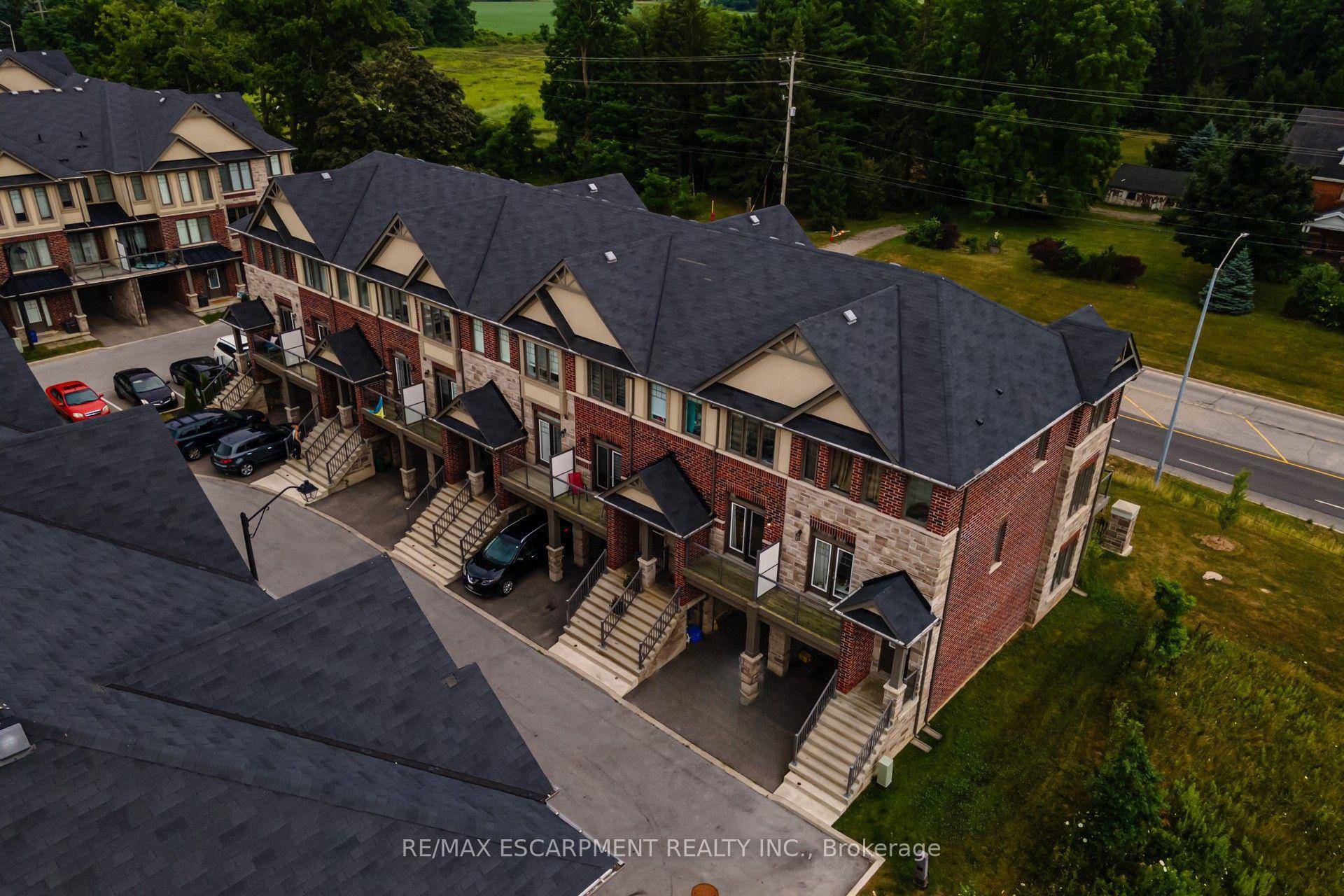 Rarely offered 2019 Losani built 3 storey freehold townhome with a backyard in Ancasters desirable Harmony Hall community.