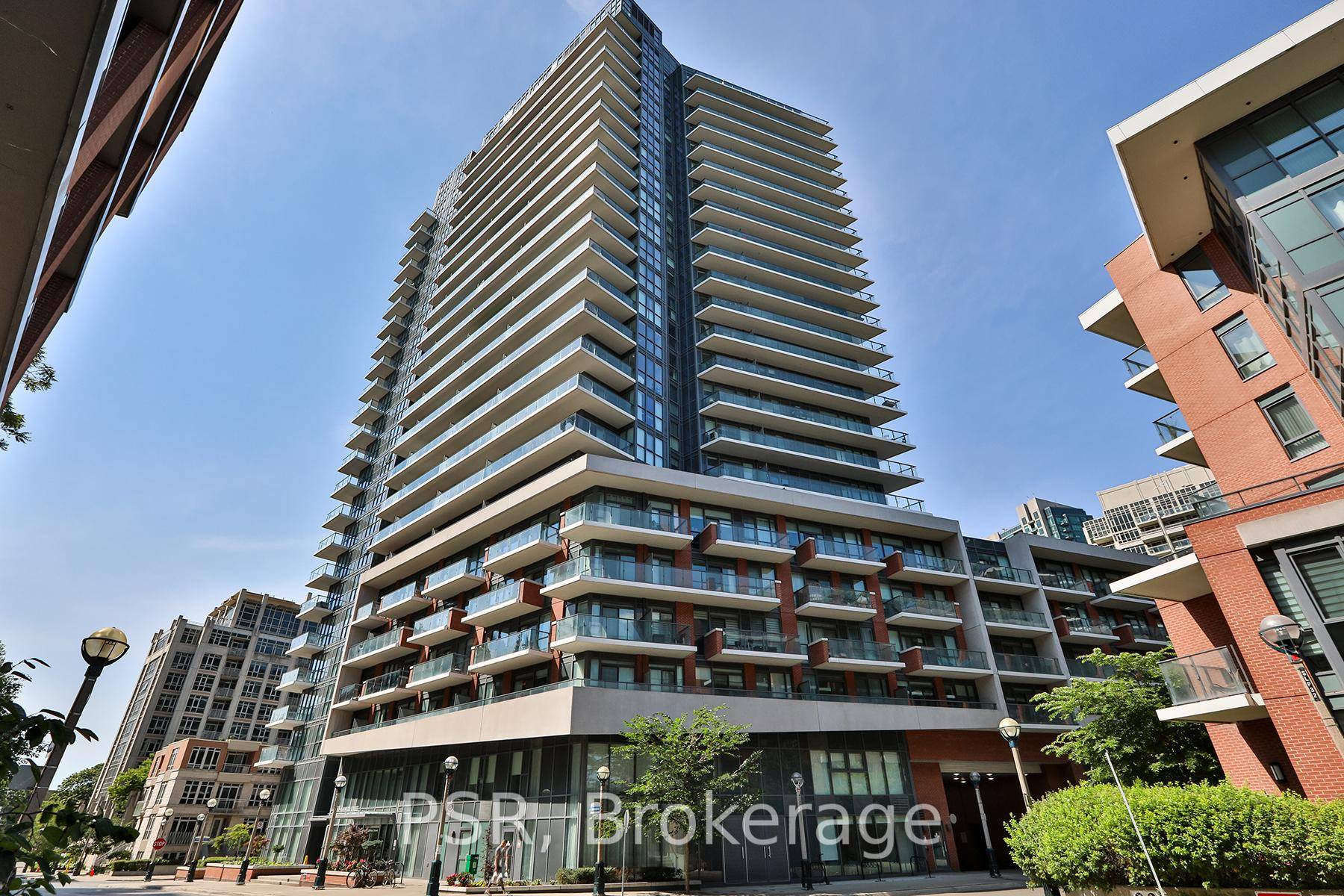 Welcome to this bright and spacious 2 bedroom condo penthouse in the heart of Toronto's Fort York neighbourhood.