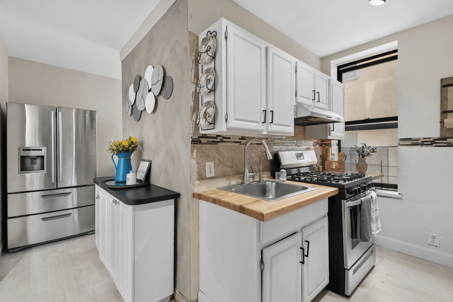 Located directly across the street from Central Park's north entrance on 7th Avenue between 110th and 111th Streets, 5 bedroom units at this price point are an extremely rare find ...