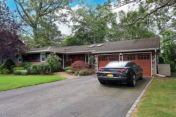 Move right into this mid block 4 bedroom ranch in the college section of Woodbury.