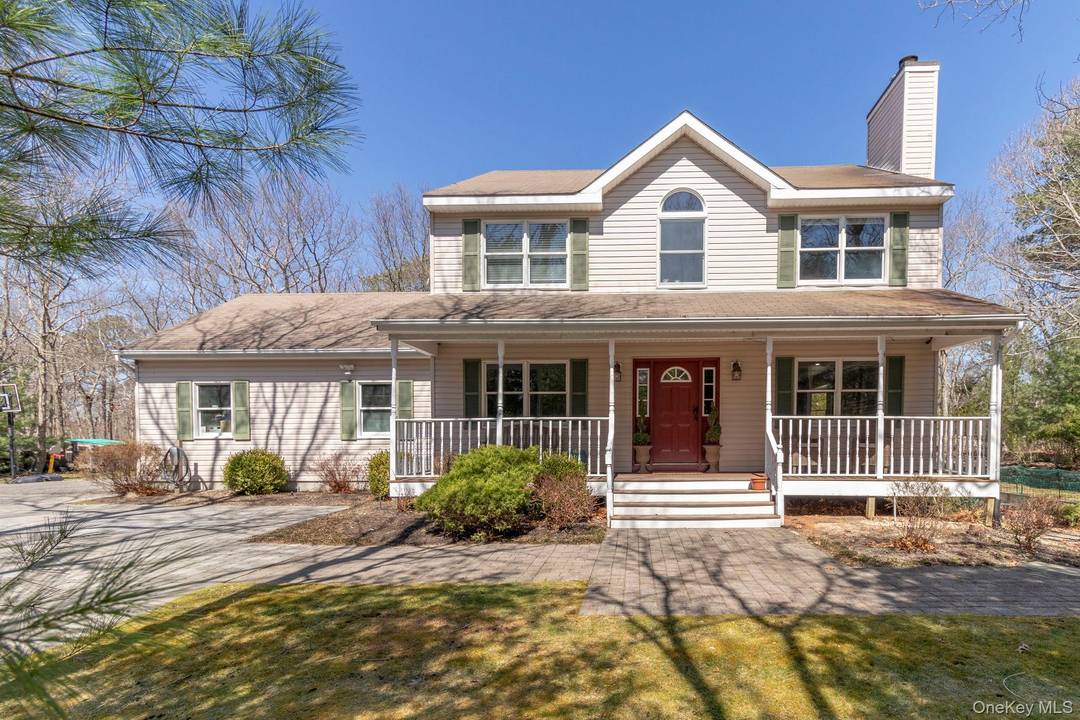 Tucked away on a quiet cul de sac in the sought after Red Creek area, this beautifully maintained four bedroom home offers the perfect Hamptons retreat.