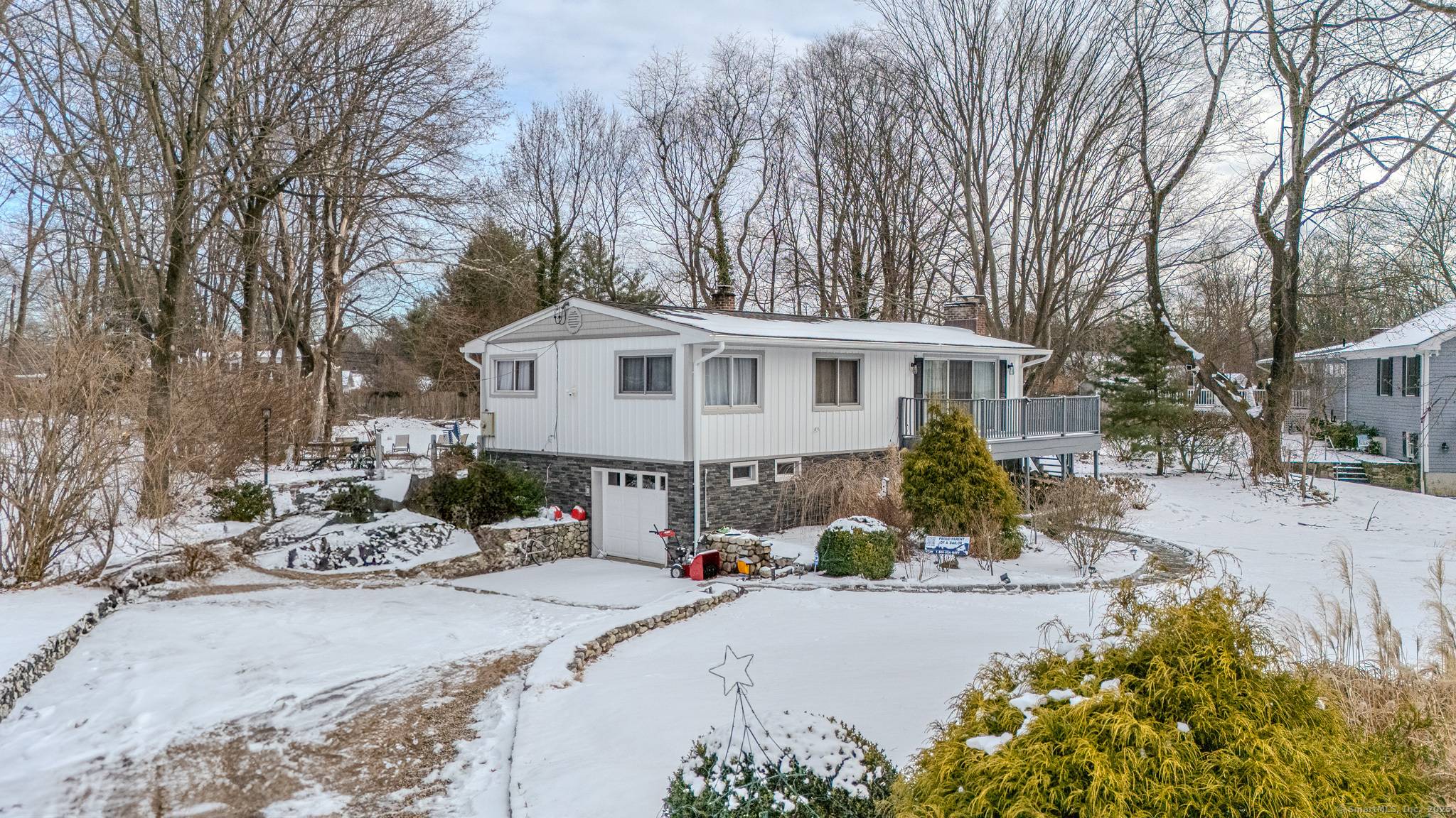 Welcome to 8 Stonecrop Rd S, a beautifully maintained Raised Ranch, home nestled in the desirable Cranbury neighborhood of Norwalk.
