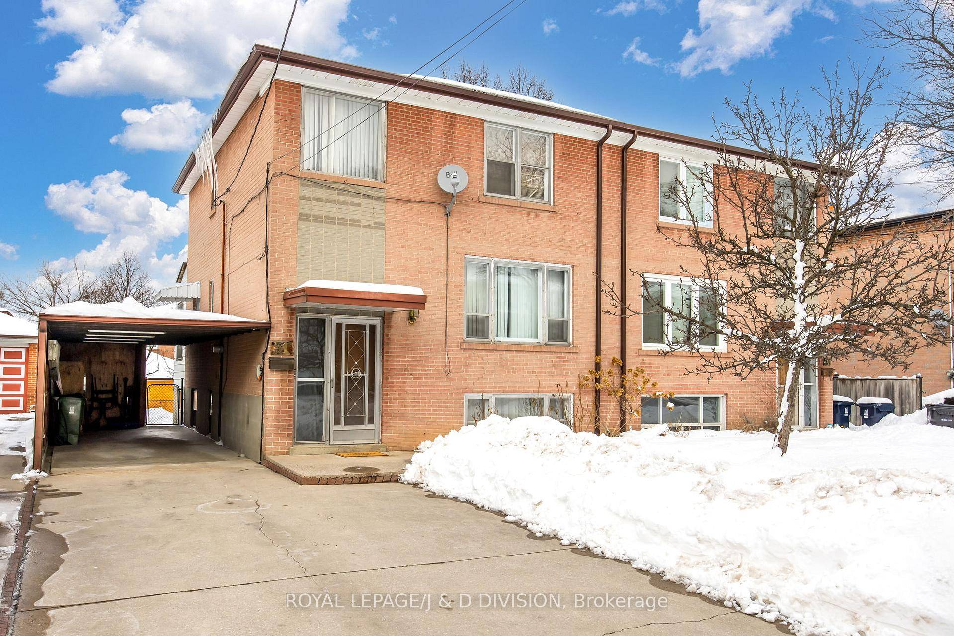 Extra Wide 32 Foot Lot With A Large Backyard On A Family Friendly Street.