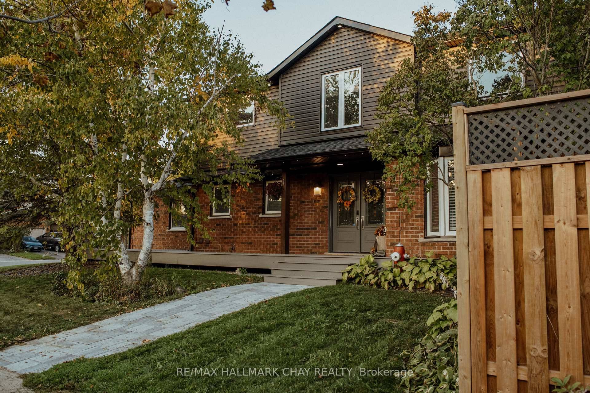 Spacious 4 Bedroom, 3 Bathroom All Brick Two Storey Family Home With 1, 900 SqFt Of Beautifully Updated Space By The Finest Workmanship !