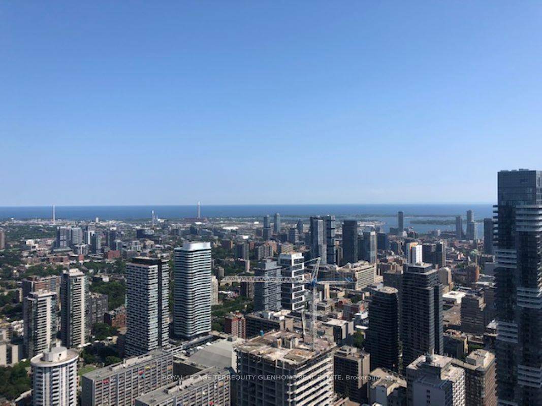 FALL IN LOVE WITH THE VIEW Welcome to Wellesley on the Park a luxurious south facing Suite perched on the 59th floor with breathtaking South panoramic views of the city ...