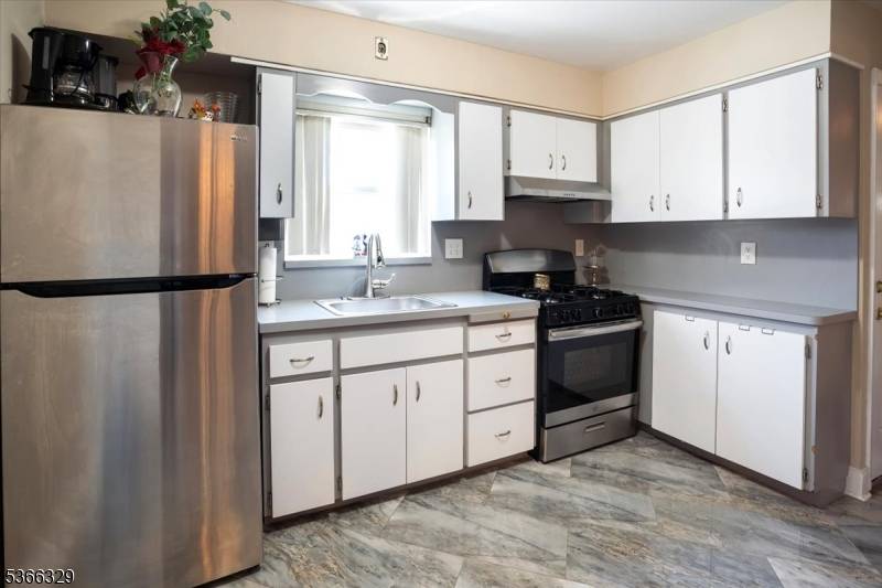Excellent investment opportunity in the heart of Fairview !