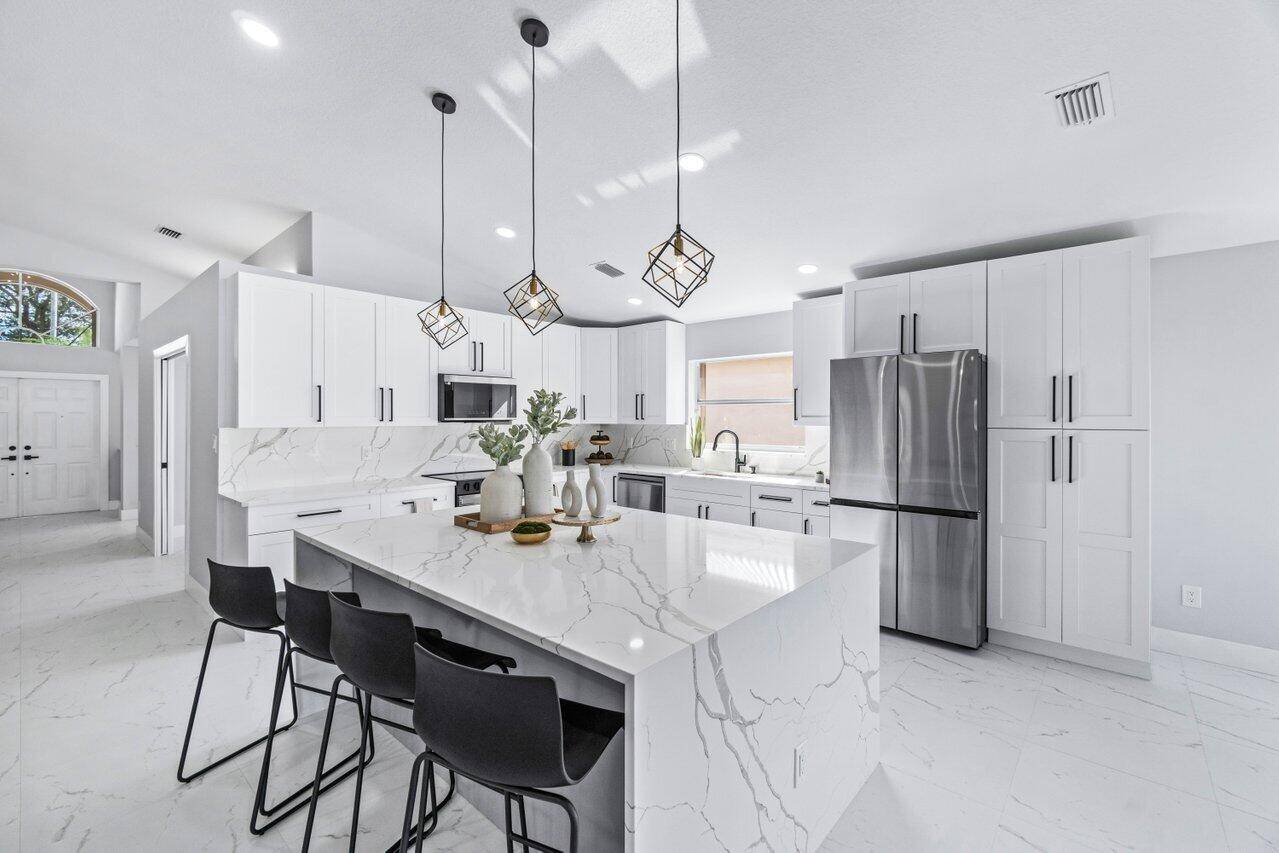 Welcome to your dream home in the picturesque Valencia Lakes !