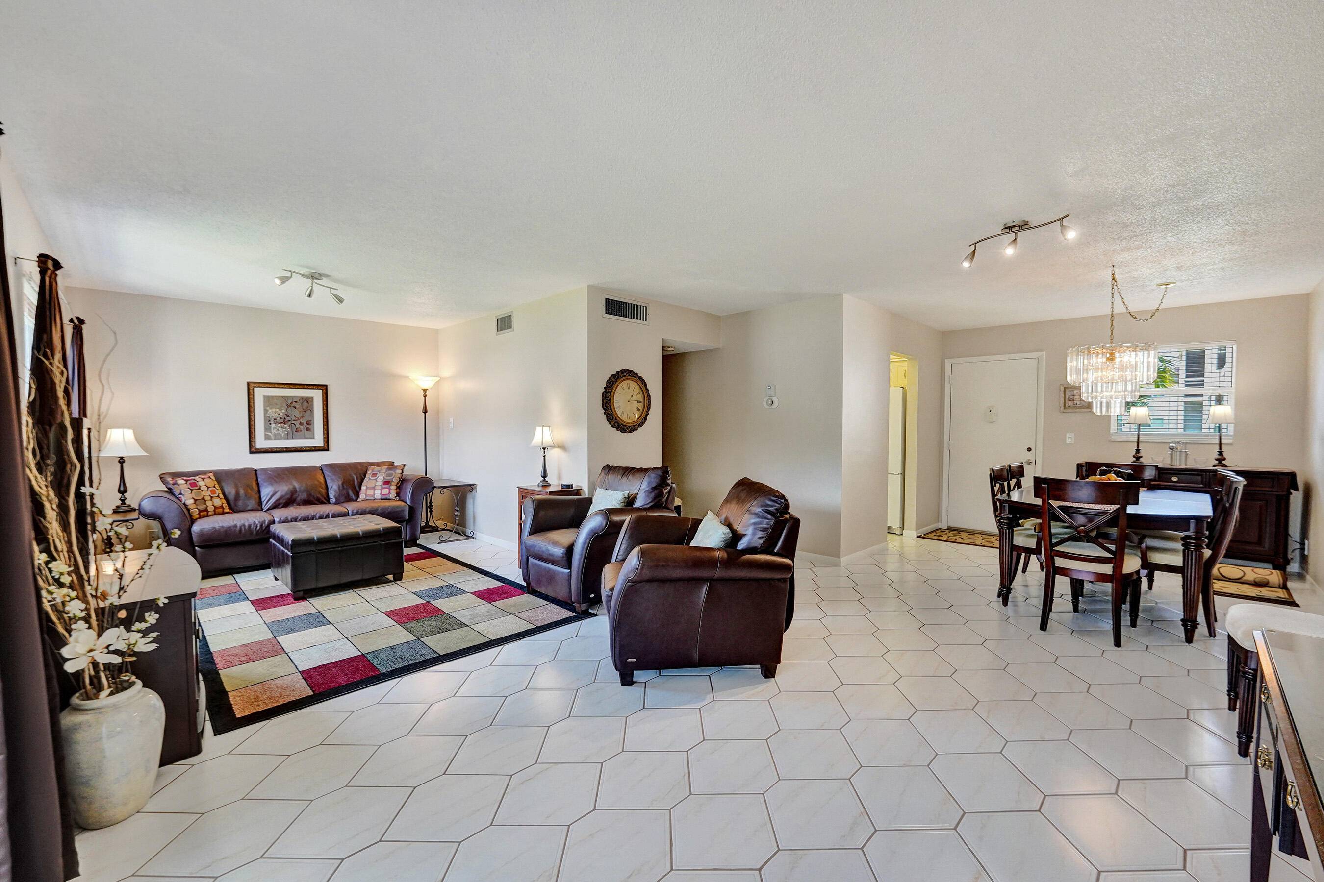 Welcome to this meticulously maintained 1B 1.