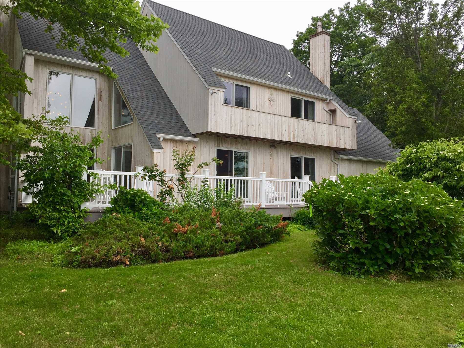 Turn key bayfront home on a quiet cul de sac.
