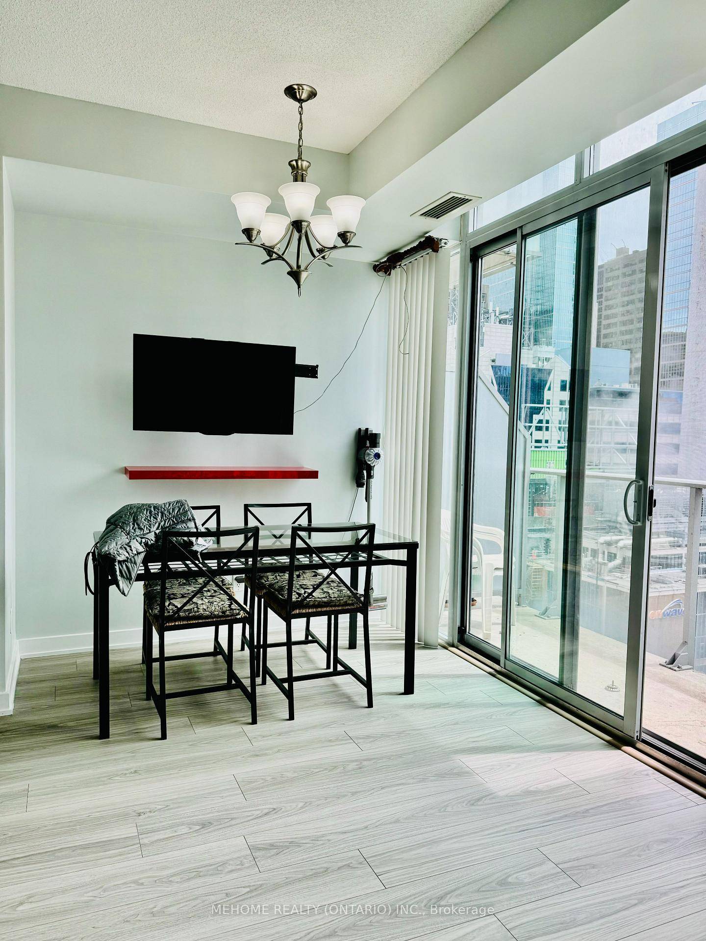 Boutique condo in the heart of financial amp ; entertainment district.