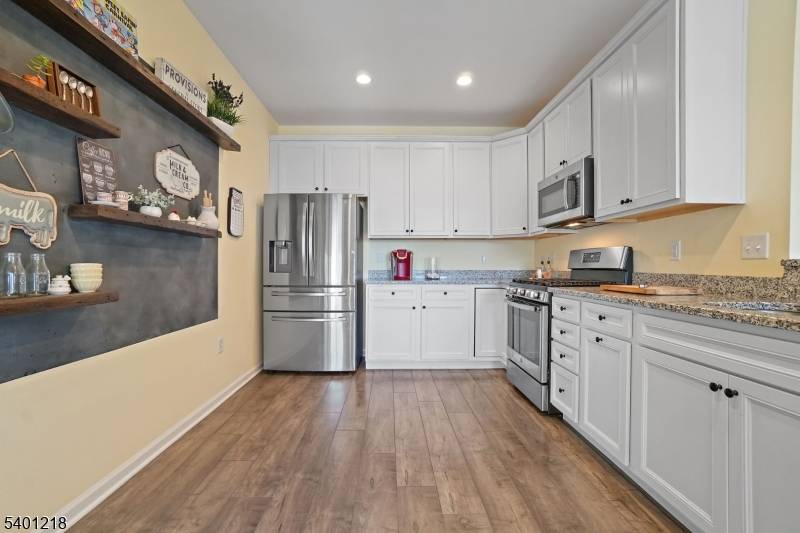This gorgeous Yale end unit, located on a premium lot, seamlessly blends traditional and modern with 3 bedrooms, office, two and half baths plus a bonus family room.