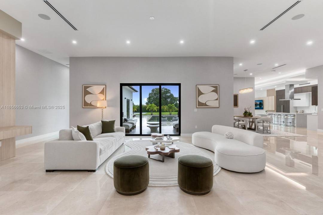 Welcome to Villa Solara, a true architectural masterpiece !