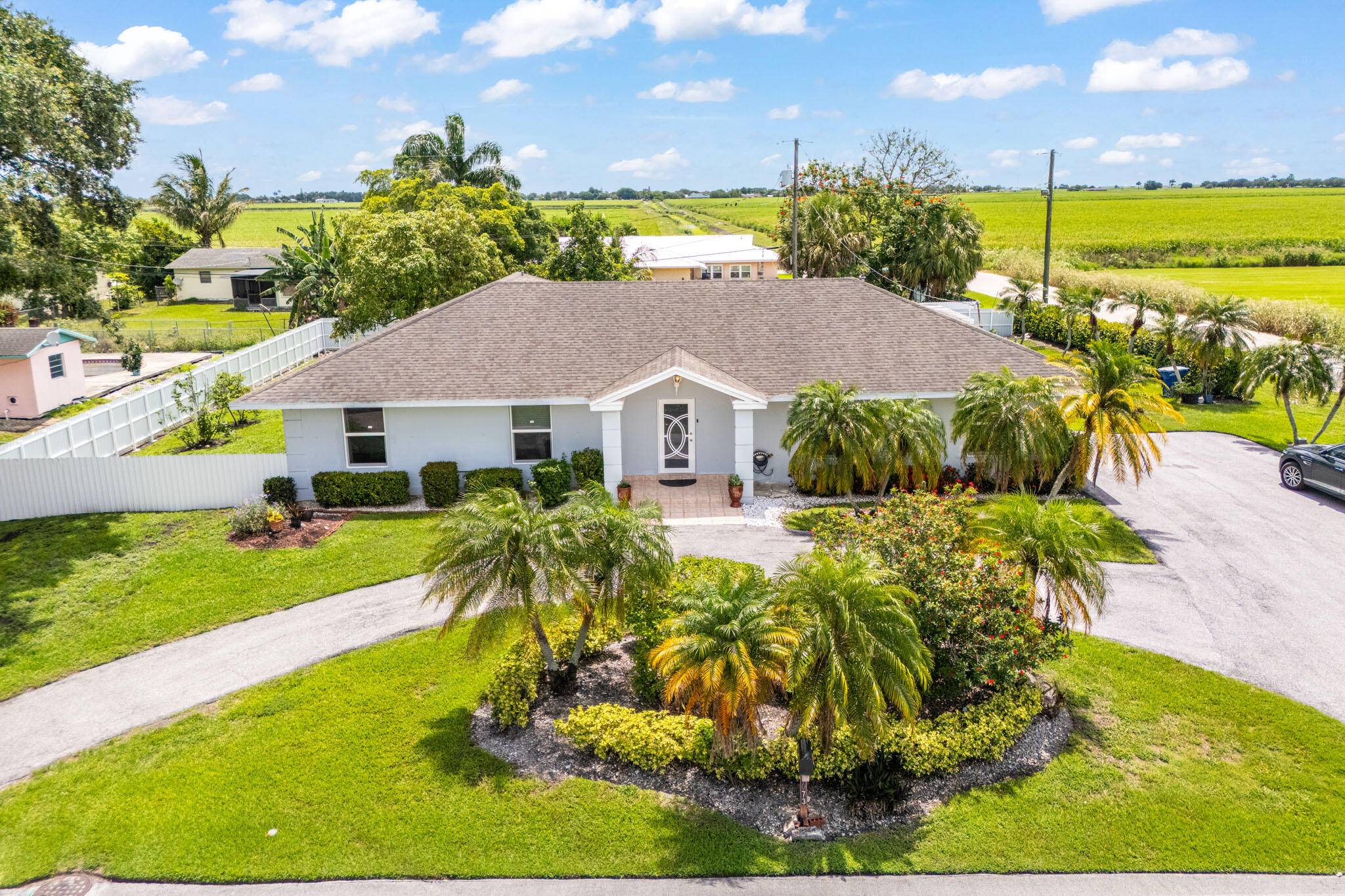 Exceptional Home in a Peaceful NeighborhoodThis stunning house is nestled in a tranquil area and has been meticulously maintained, making it move in ready.
